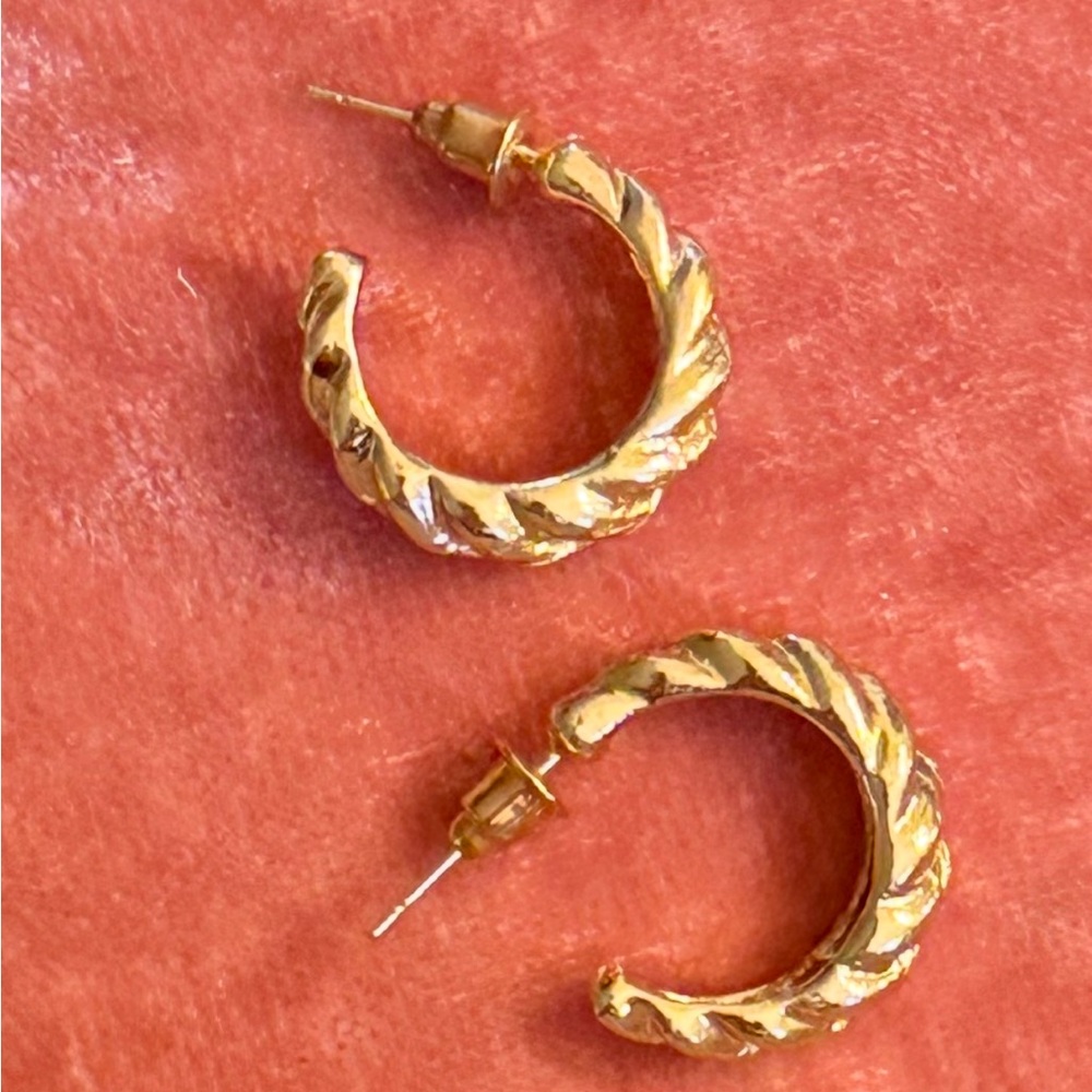 JUST IN ⭐️ Twisted hoops